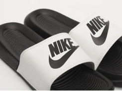 Сланцы Nike